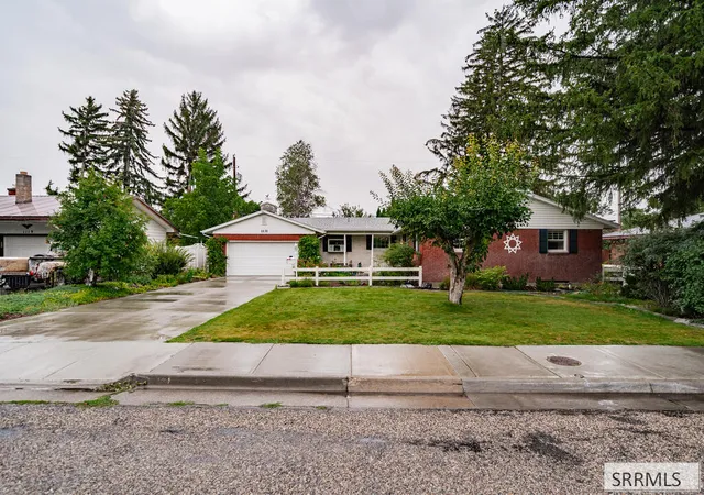 Photo 2 of Sale Pending at 1131 Atlantic St, Idaho Falls, ID 83404 | MLS# 2189331 | Listing updated on 2026-10-19