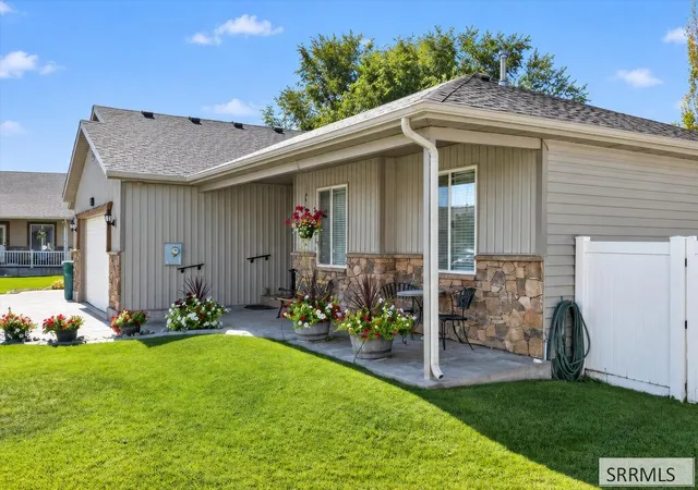 Photo 2 of Townhouse for sale at 485 Neff Cir, Blackfoot, ID 83221 | MLS# 2189708 | Listing updated on 2026-10-15