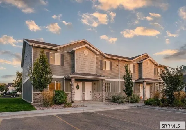 Townhouse for sale at 511 Trails End, Idaho Falls, ID 83402 | MLS# 2189069