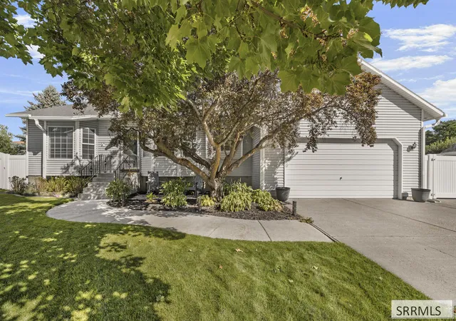 Photo 2 of Single family home for sale at 1154 Caysie Cir, Idaho Falls, ID 83402 | MLS# 2189014 | Listing updated on 2026-09-07
