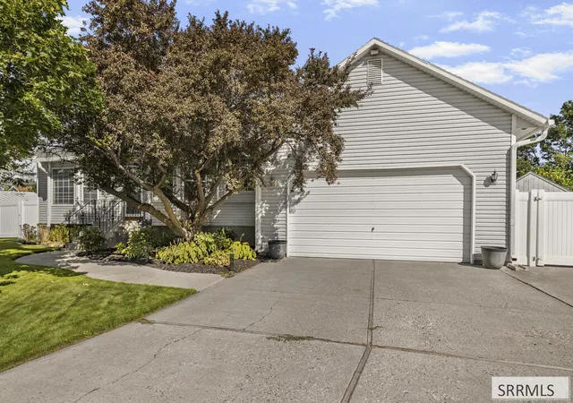 Photo 3 of Single family home for sale at 1154 Caysie Cir, Idaho Falls, ID 83402 | MLS# 2189014 | Listing updated on 2026-09-07