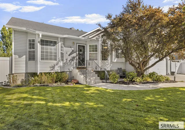 Photo 3 of Single family home for sale at 1154 Caysie Cir, Idaho Falls, ID 83402 | MLS# 2189014 | Listing updated on 2026-09-07