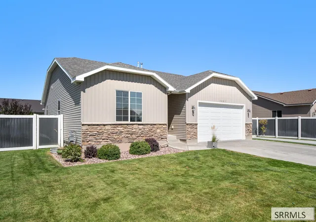 Photo 3 of Single family home for sale at 3803 Slate Dr, Idaho Falls, ID 83401 | MLS# 2188927 | Listing updated on 2026-09-10