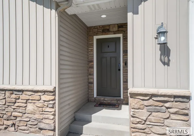 Photo 3 of Single family home for sale at 3803 Slate Dr, Idaho Falls, ID 83401 | MLS# 2188927 | Listing updated on 2026-09-10