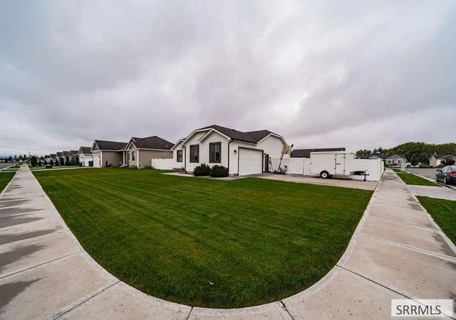 Photo 3 of Single family home for sale at 3203 N Kodiak Ln, Idaho Falls, ID 83401 | MLS# 2189825 | Listing updated on 2026-10-14
