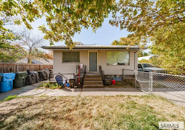 Photo 3 of Sale Pending at 727 Jefferson Ave, Pocatello, ID 83201 | MLS# 2189782 | Listing updated on 2026-10-22