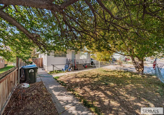 Photo 3 of Sale Pending at 727 Jefferson Ave, Pocatello, ID 83201 | MLS# 2189782 | Listing updated on 2026-10-22