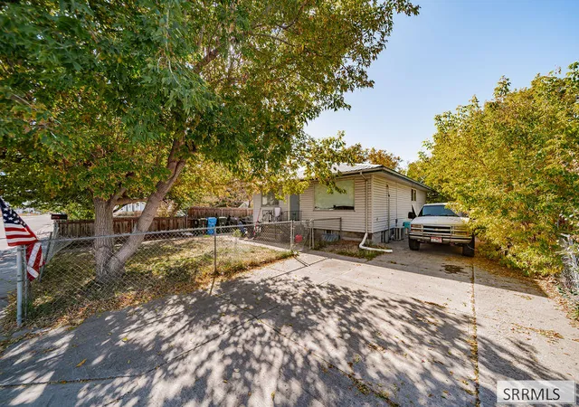 Photo 4 of Sale Pending at 727 Jefferson Ave, Pocatello, ID 83201 | MLS# 2189782 | Listing updated on 2026-10-22
