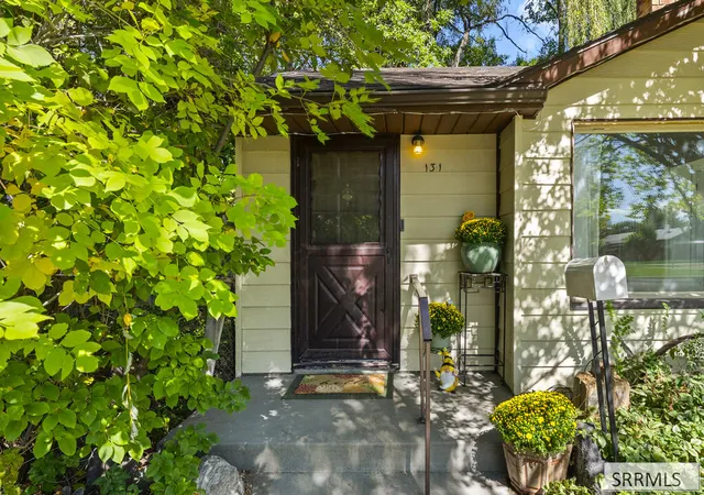 Photo 2 of Single family home for sale at 131 Beacon Dr, Idaho Falls, ID 83402 | MLS# 2189427 | Listing updated on 2026-10-26