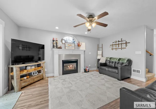 Photo 4 of Single family home for sale at 280 Harrisburg Ln, Idaho Falls, ID 83404 | MLS# 2189835 | Listing updated on 2026-10-26