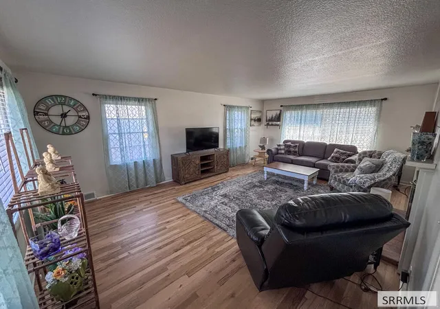 Photo 3 of Single family home for sale at 125 West 14th St, Idaho Falls, ID 83402 | MLS# 2188954 | Listing updated on 2026-09-21
