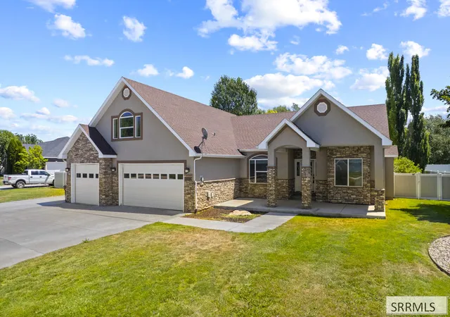Photo 2 of Single family home for sale at 2690 Eastview Dr, Idaho Falls, ID 83401 | MLS# 2189327 | Listing updated on 2026-09-18