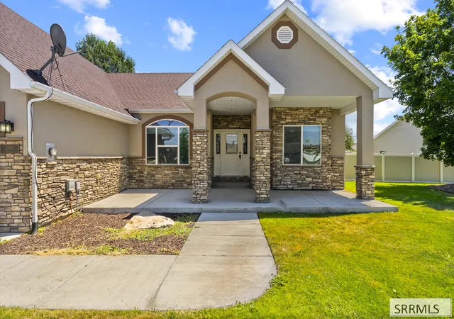 Photo 3 of Single family home for sale at 2690 Eastview Dr, Idaho Falls, ID 83401 | MLS# 2189327 | Listing updated on 2026-09-18