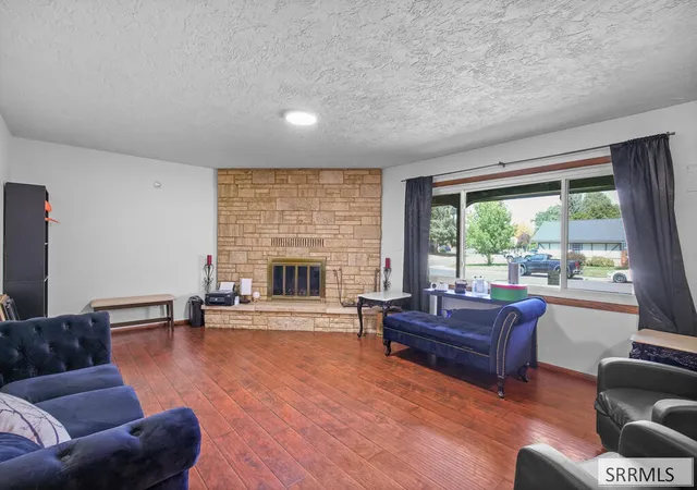 Photo 3 of Single family home for sale at 340 Hartert Dr, Idaho Falls, ID 83404 | MLS# 2189304 | Listing updated on 2026-10-20