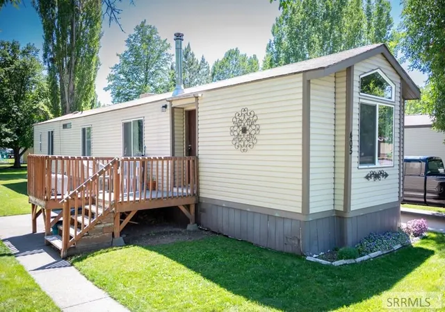 Photo 2 of Manufactured home for sale at 405 Violet St, Rexburg, ID 83440 | MLS# 2189273 | Listing updated on 2026-09-16