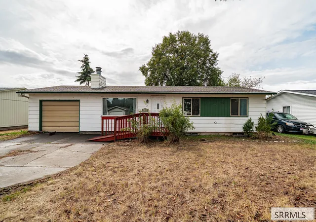 Photo 2 of Single family home for sale at 2418 Stace Cir, Idaho Falls, ID 83401 | MLS# 2189365 | Listing updated on 2026-10-16