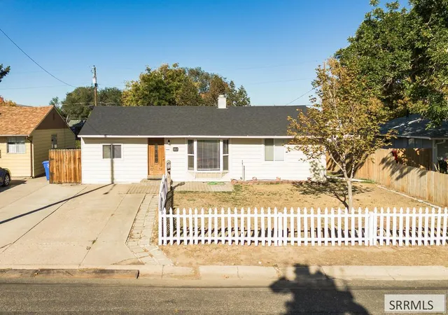 Photo 2 of Single family home for sale at 957 Willow Ln, Pocatello, ID 83201 | MLS# 2189604 | Listing updated on 2026-10-16