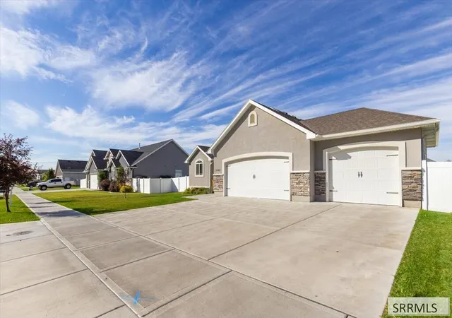 Photo 2 of Single family home for sale at 4806 S Mountain Bnd Dr, Ammon, ID 83406 | MLS# 2189598 | Listing updated on 2026-10-23