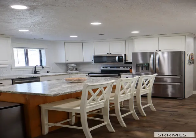 Photo 3 of Single family home for sale at 635 Reagan Ave, Idaho Falls, ID 83401 | MLS# 2189575 | Listing updated on 2026-10-14