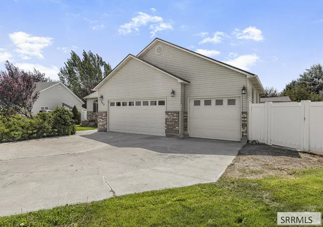 Photo 2 of Single family home for sale at 655 W Dove Cir, Blackfoot, ID 83221 | MLS# 2189116 | Listing updated on 2026-09-10