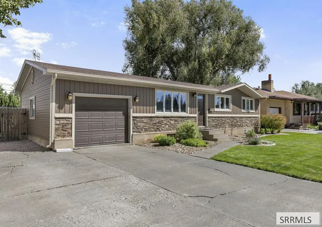 Photo 2 of Sale Pending at 452 Spruce Dr, Idaho Falls, ID 83401 | MLS# 2189092 | Listing updated on 2026-09-11