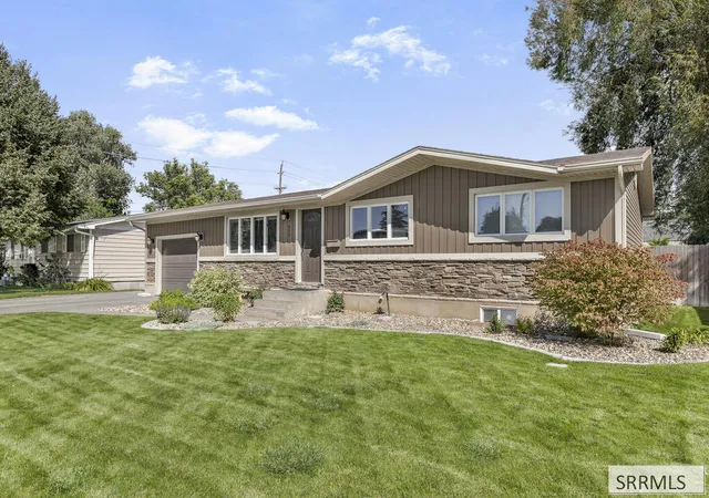 Photo 2 of Sale Pending at 452 Spruce Dr, Idaho Falls, ID 83401 | MLS# 2189092 | Listing updated on 2026-09-11