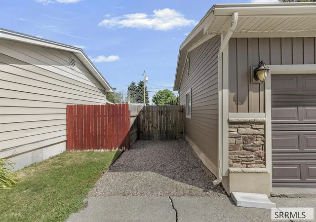 Photo 3 of Sale Pending at 452 Spruce Dr, Idaho Falls, ID 83401 | MLS# 2189092 | Listing updated on 2026-09-11