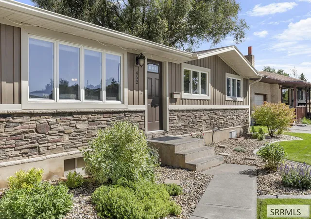 Photo 4 of Sale Pending at 452 Spruce Dr, Idaho Falls, ID 83401 | MLS# 2189092 | Listing updated on 2026-09-11