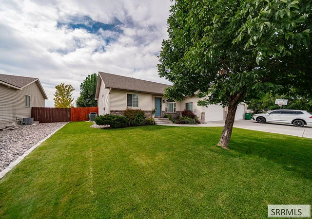 Photo 3 of Sale Pending at 3145 N Quaky Aspen Dr, Iona, ID 83427 | MLS# 2188973 | Listing updated on 2026-09-04