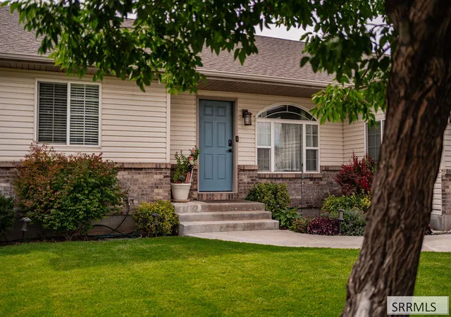 Photo 3 of Sale Pending at 3145 N Quaky Aspen Dr, Iona, ID 83427 | MLS# 2188973 | Listing updated on 2026-09-04