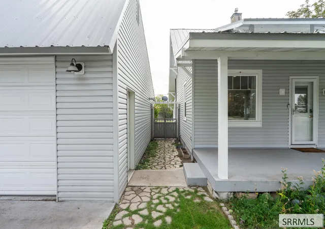 Photo 3 of Single family home for sale at 532 W 4 North, Saint Anthony, ID 83445 | MLS# 2189032 | Listing updated on 2026-09-22