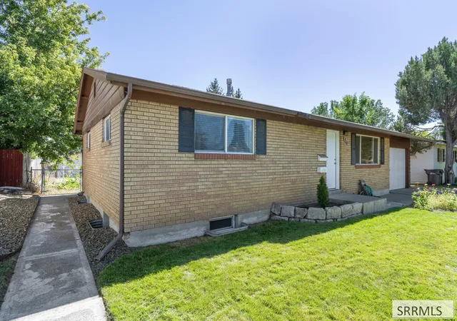 Photo 2 of Single family home for sale at 960 Jefferson Ave, Idaho Falls, ID 83402 | MLS# 2189085 | Listing updated on 2026-09-08