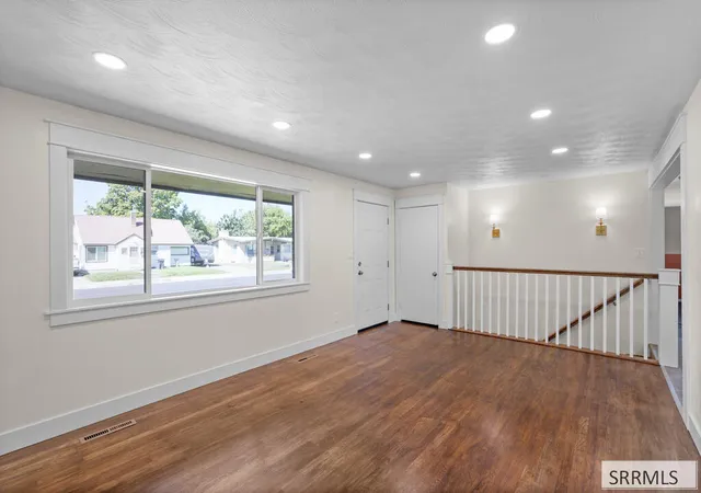 Photo 4 of Single family home for sale at 960 Jefferson Ave, Idaho Falls, ID 83402 | MLS# 2189085 | Listing updated on 2026-09-08