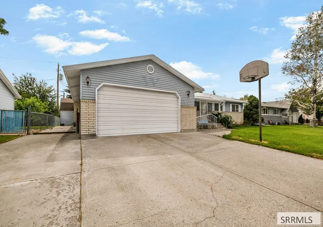 Photo 3 of Single family home for sale at 2334 E 1st Street, Idaho Falls, ID 83401 | MLS# 2188998 | Listing updated on 2026-09-03