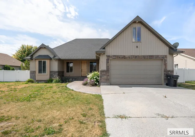 Photo 1 of Single family home for sale at 2612 Eastview Dr, Idaho Falls, ID 83401 | MLS# 2188939 | Listing updated on 2026-09-07