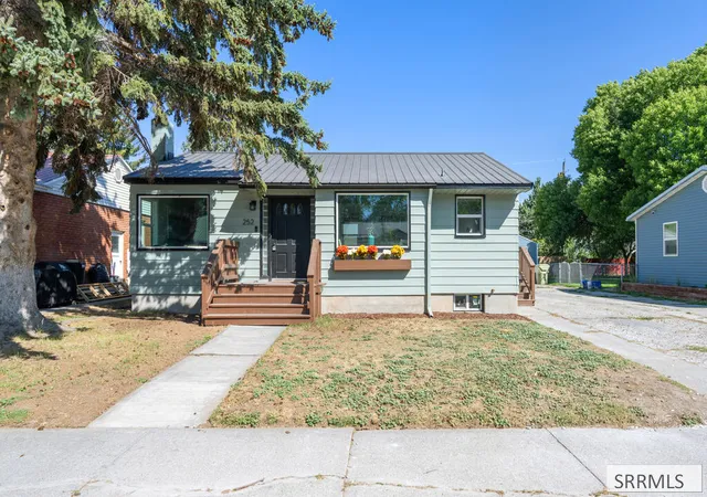 Photo 1 of Single family home for sale at 252 W 16th Street, Idaho Falls, ID 83402 | MLS# 2189198 | Listing updated on 2026-10-29
