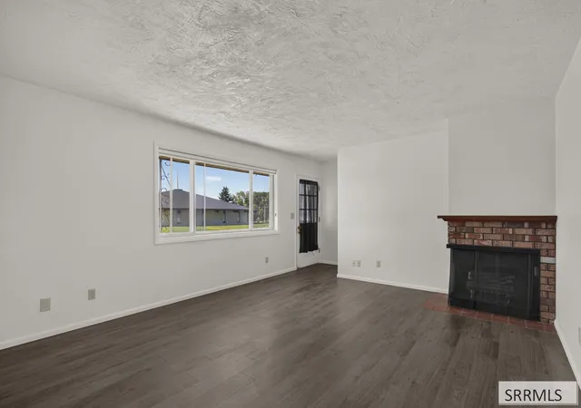 Photo 3 of Single family home for sale at 960 Washburn Ave, Idaho Falls, ID 83402 | MLS# 2189054 | Listing updated on 2026-09-15