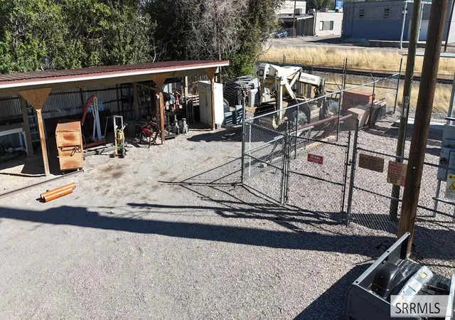 Photo 3 of Single family home for sale at 402 Taft Ave, Pocatello, ID 83201 | MLS# 2189753 | Listing updated on 2026-10-09