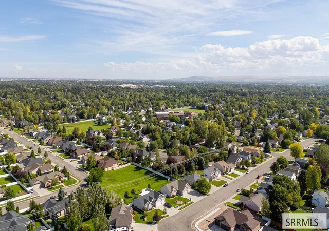 Photo 3 of Sale Pending at 290 Colonial Way, Idaho Falls, ID 83404 | MLS# 2189050 | Listing updated on 2026-09-09