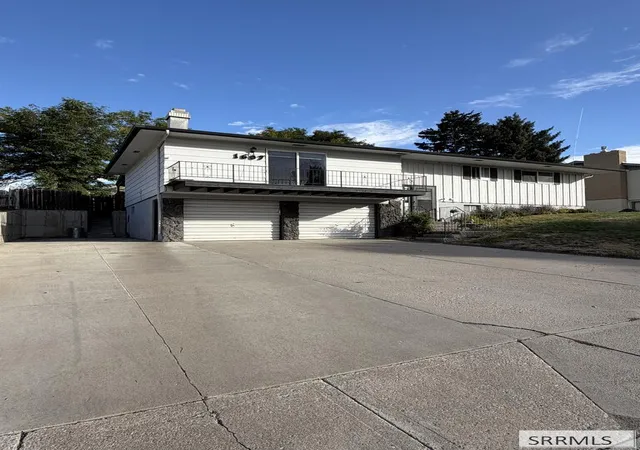 Photo 2 of Single family home for sale at 1607 S Fairway Dr, Pocatello, ID 83201 | MLS# 2189531 | Listing updated on 2026-10-21