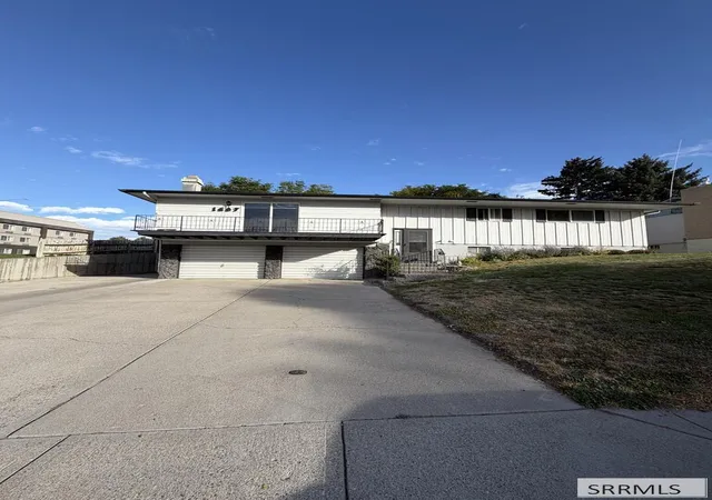 Photo 3 of Single family home for sale at 1607 S Fairway Dr, Pocatello, ID 83201 | MLS# 2189531 | Listing updated on 2026-10-21