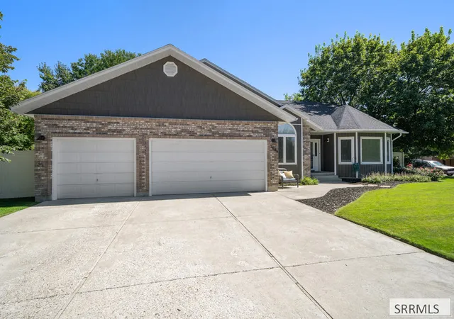 Photo 3 of Single family home for sale at 2649 Waterford Ln, Idaho Falls, ID 83404 | MLS# 2189093 | Listing updated on 2026-09-09