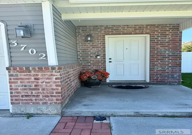Photo 2 of Single family home for sale at 3702 E Pearce Dr, Idaho Falls, ID 83401 | MLS# 2189017 | Listing updated on 2026-09-04