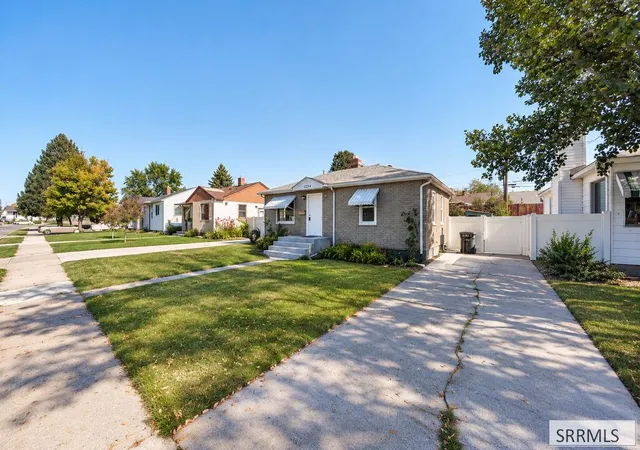Photo 3 of Single family home for sale at 1254 Bannock Ave, Idaho Falls, ID 83402 | MLS# 2189773 | Listing updated on 2026-10-27