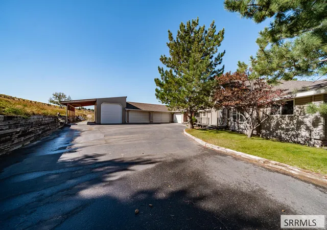 Photo 2 of Single family home for sale at 5180 Redonda Cir, Idaho Falls, ID 83406 | MLS# 2189524 | Listing updated on 2026-09-28
