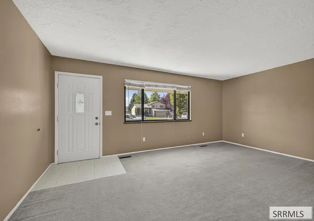 Photo 3 of Single family home for sale at 1971 E Alturas Cir, Idaho Falls, ID 83401 | MLS# 2189079 | Listing updated on 2026-09-08