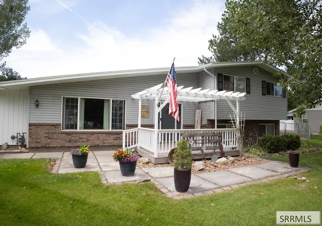 Photo 1 of Single family home for sale at 2254 S Bellin Rd, Idaho Falls, ID 83402 | MLS# 2189189 | Listing updated on 2026-09-14