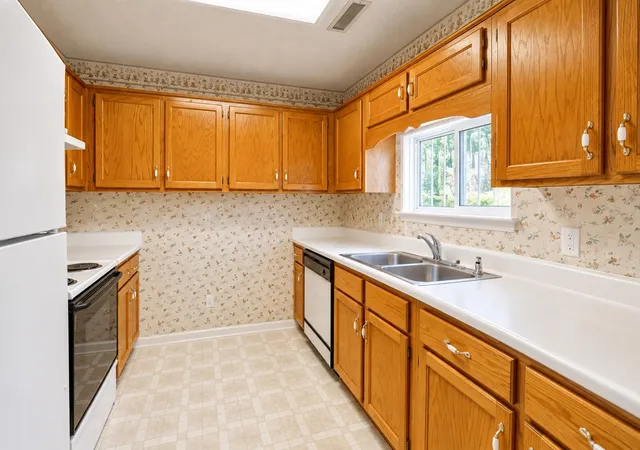 Photo 3 of Sale Pending at 1127 Lenny Ln, Chattanooga, TN 37421 | MLS# 1527946 | Listing updated on 2026-10-09