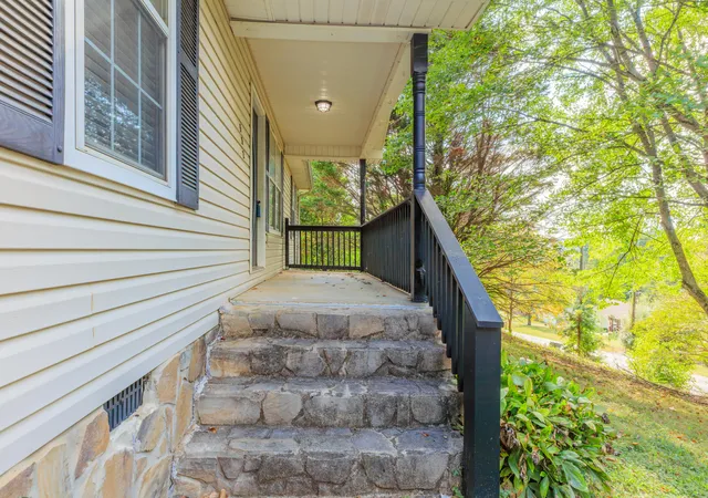 Photo 2 of Single family home for sale at 532 Eagle Cliff Dr, Flintstone, GA 30725 | MLS# 1532936 | Listing updated on 2026-09-08