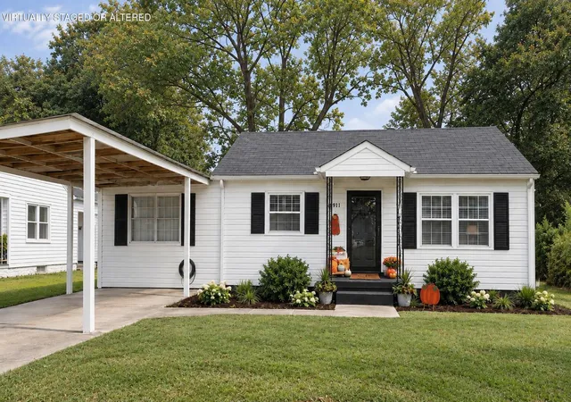 Single family home for sale at 4911 Carolyn Ln, Chattanooga, TN 37411 | MLS# 1533762